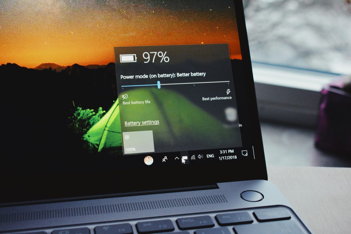Refurbished laptop με εμφανιζόμενη στάθμη μπαταρίας στην οθόνη