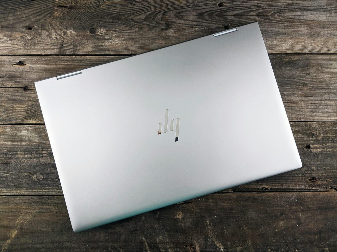 Refurbished επαγγελματικό laptop σε καθαρό γραφείο – Η αξιόπιστη επιλογή του 2025