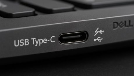 USB Type-C θύρα σε Dell laptop – εξήγηση USB4 και Thunderbolt 4 σε refurbished συστήματα